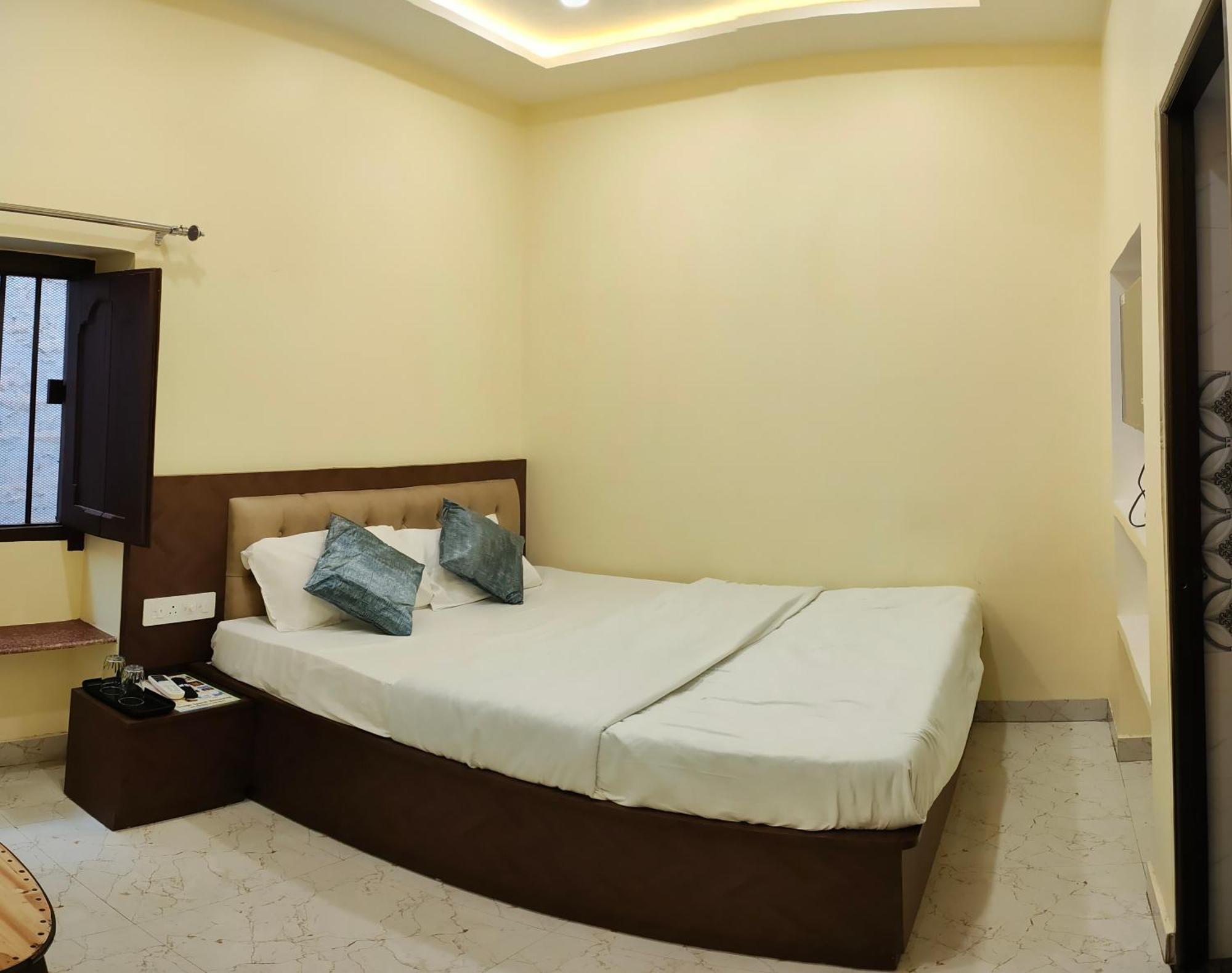 Ganga Sparsh Hotel Varanasi Ngoại thất bức ảnh